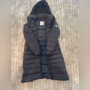 Moncler Navy Gie Coat in great condition! Classe 1. Detachable hood.